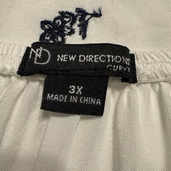New Directions Blouse w/Embroidery Detail White 3X EUC - Picture 8 of 8
